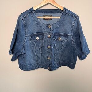 Torrid Size 3 Denim Short Sleeve Button-Up Stretch Crop Jacket